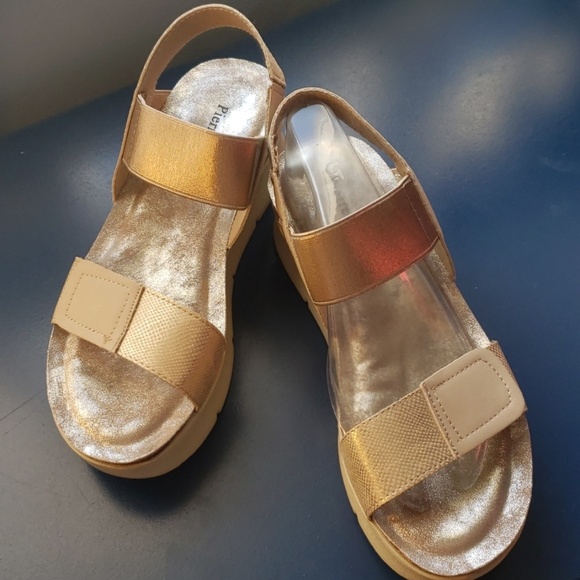 LADIES SIZE 8 SANDALS - Picture 2 of 6